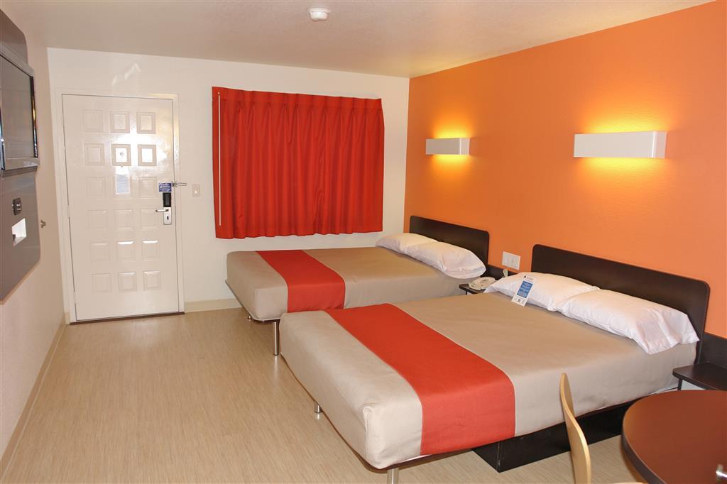 Motel 6 San Antonio-Splashtown Room photo