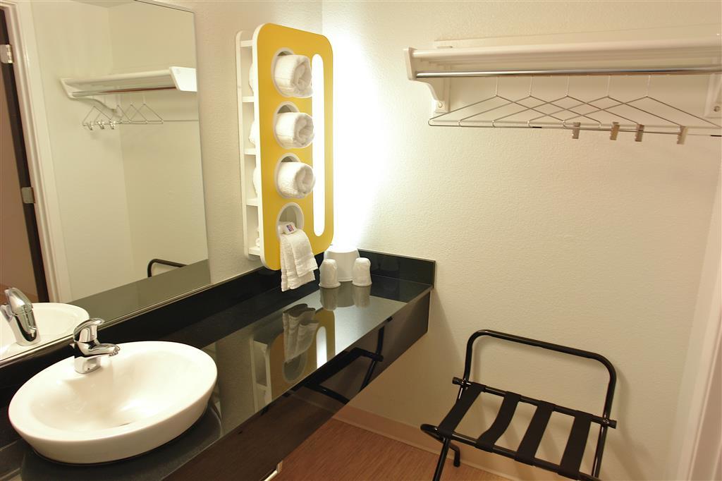 Motel 6 San Antonio-Splashtown Room photo